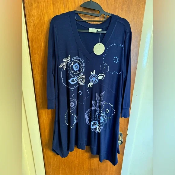 New With Tags, Beautiful Navy Women's Tunic, Size 14, 3/4 Sleeves & V-Neckline - Picture 8 of 17